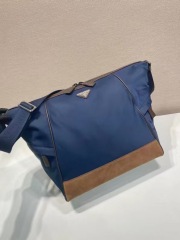 Prada messenger/courier bag Saiz：34*34*17cm