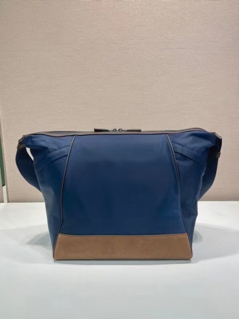 Prada messenger/courier bag Saiz：34*34*17cm