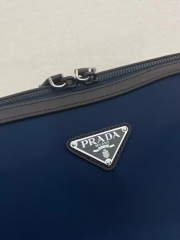 Prada messenger/courier bag Saiz：34*34*17cm