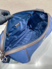 Prada messenger/courier bag Saiz：34*34*17cm