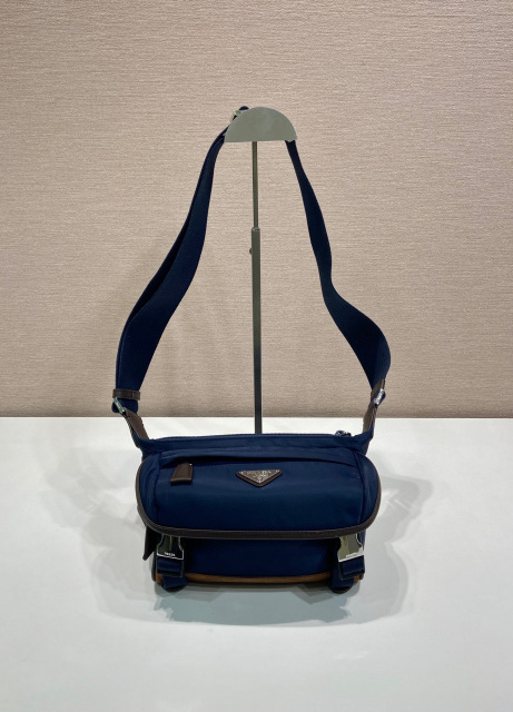 Prada Messenger/Kuriertasche Größe: 20 x 19 x 10 cm