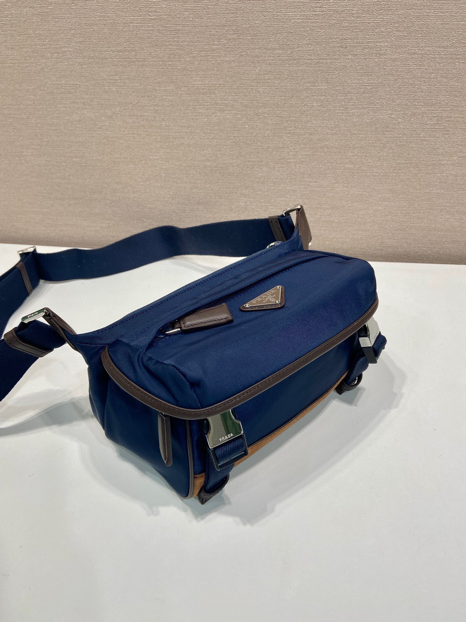 Prada Messenger/Kuriertasche Größe: 20 x 19 x 10 cm