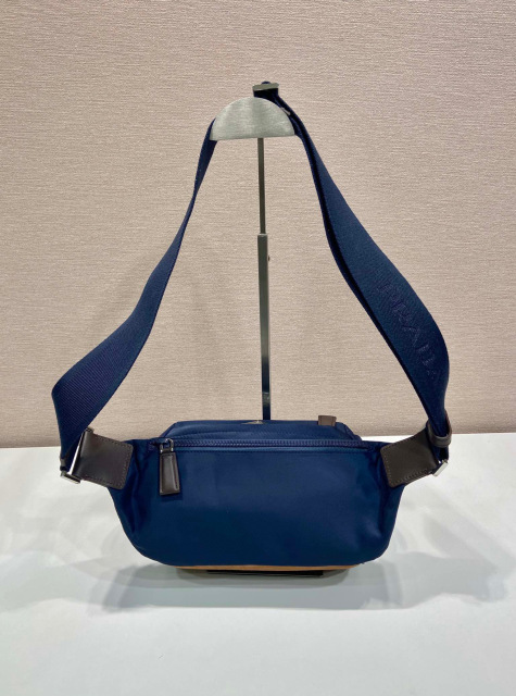 Prada Messenger/Kuriertasche Größe: 20 x 19 x 10 cm