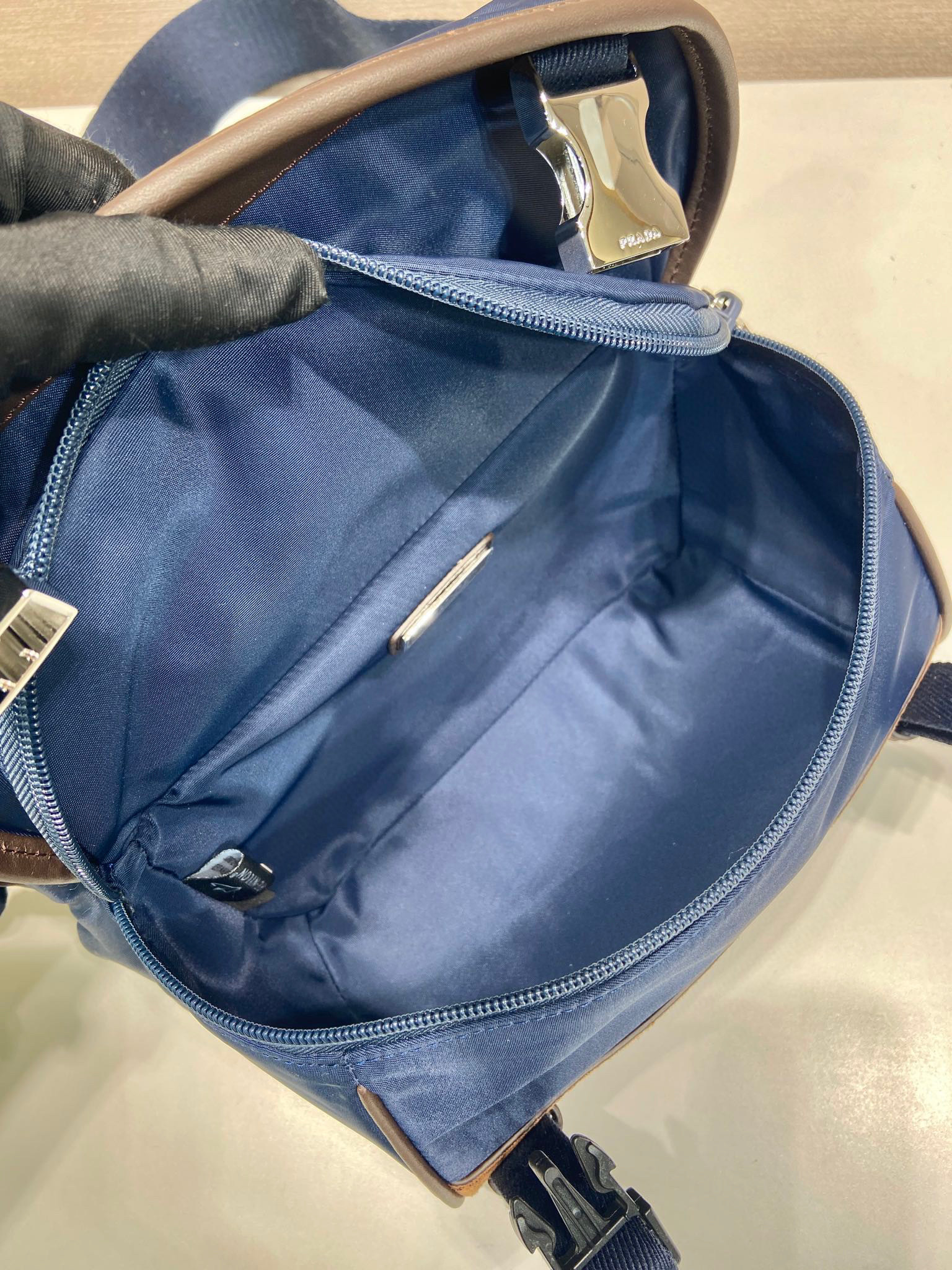 Prada Messenger/Kuriertasche Größe: 20 x 19 x 10 cm