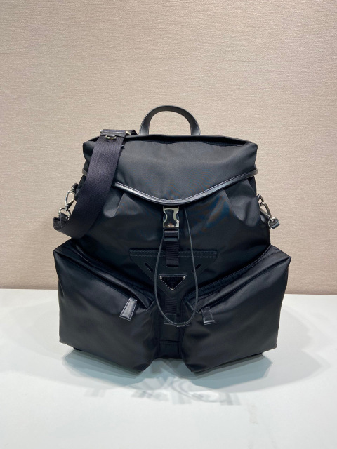 Prada 背包 尺寸：38*45*18cm