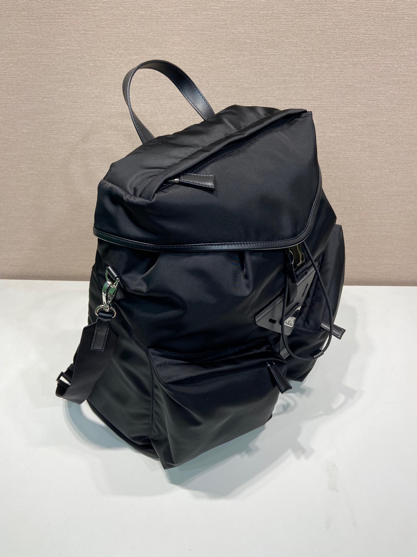 Prada 背包 尺寸：38*45*18cm