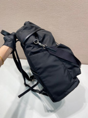 Prada 背包 尺寸：38*45*18cm