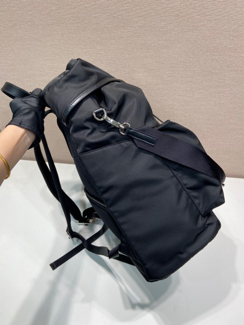 Prada 背包 尺寸：38*45*18cm