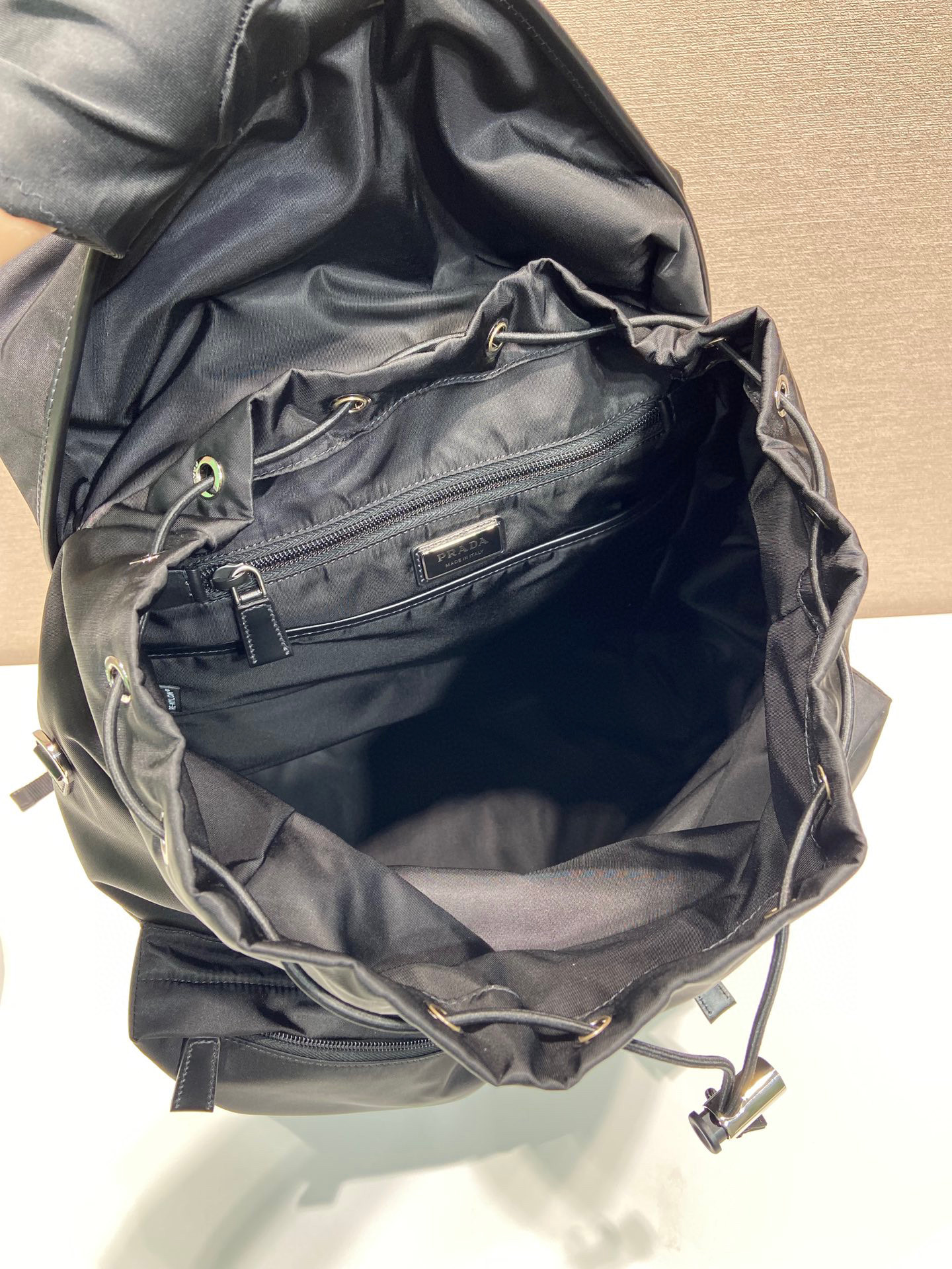 Prada 背包 尺寸：38*45*18cm