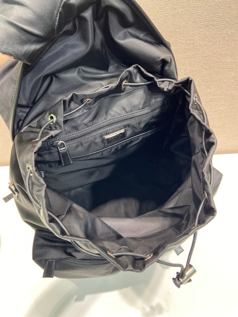 Prada 背包 尺寸：38*45*18cm
