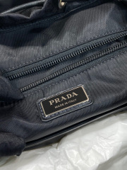 Prada 背包 尺寸：38*45*18cm