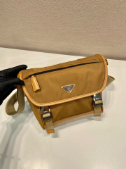 Prada 邮差包 尺寸：20*19*10cm