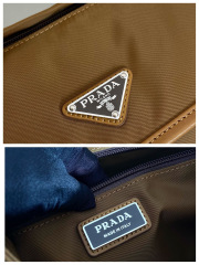 Prada 邮差包 尺寸：20*19*10cm