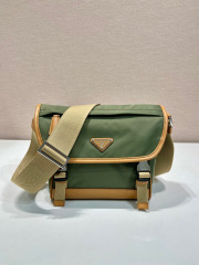 Prada Messenger/Kuriertasche Größe: 20 x 19 x 10 cm