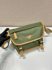 Prada Messenger/Kuriertasche Größe: 20 x 19 x 10 cm
