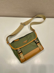 Prada Messenger/Kuriertasche Größe: 20 x 19 x 10 cm