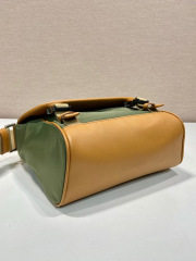 Prada Messenger/Kuriertasche Größe: 20 x 19 x 10 cm