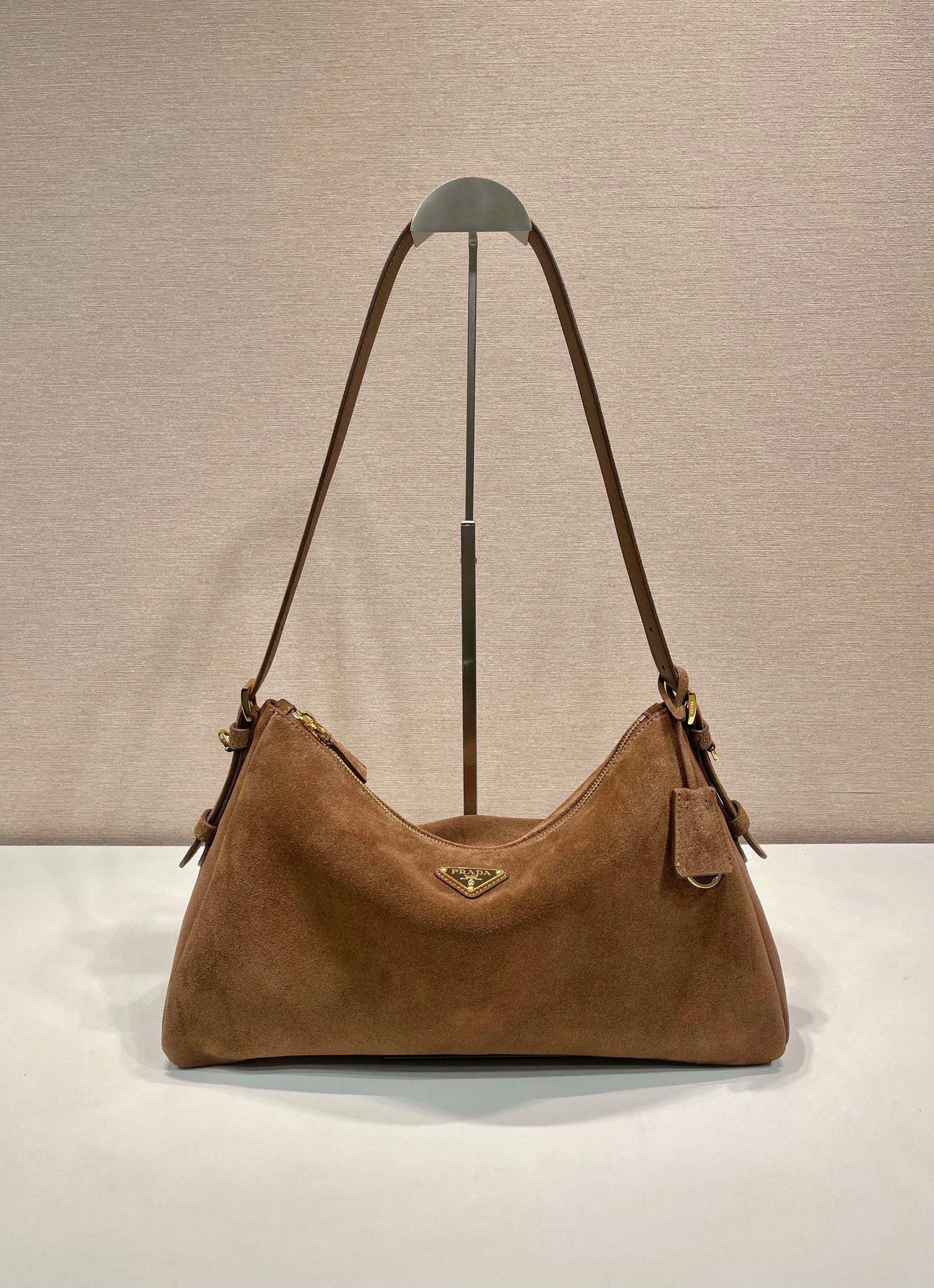 Beg Ketiak Prada Saiz：39*24*12sm
