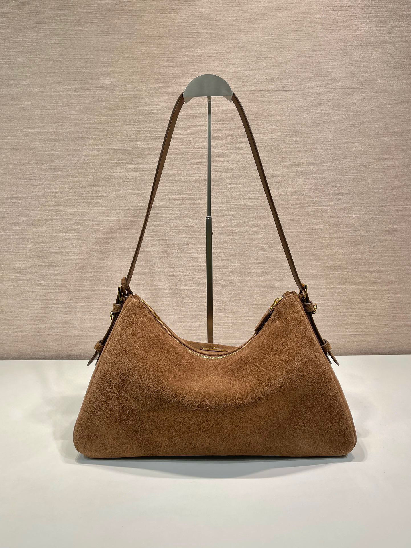 Beg Ketiak Prada Saiz：39*24*12sm