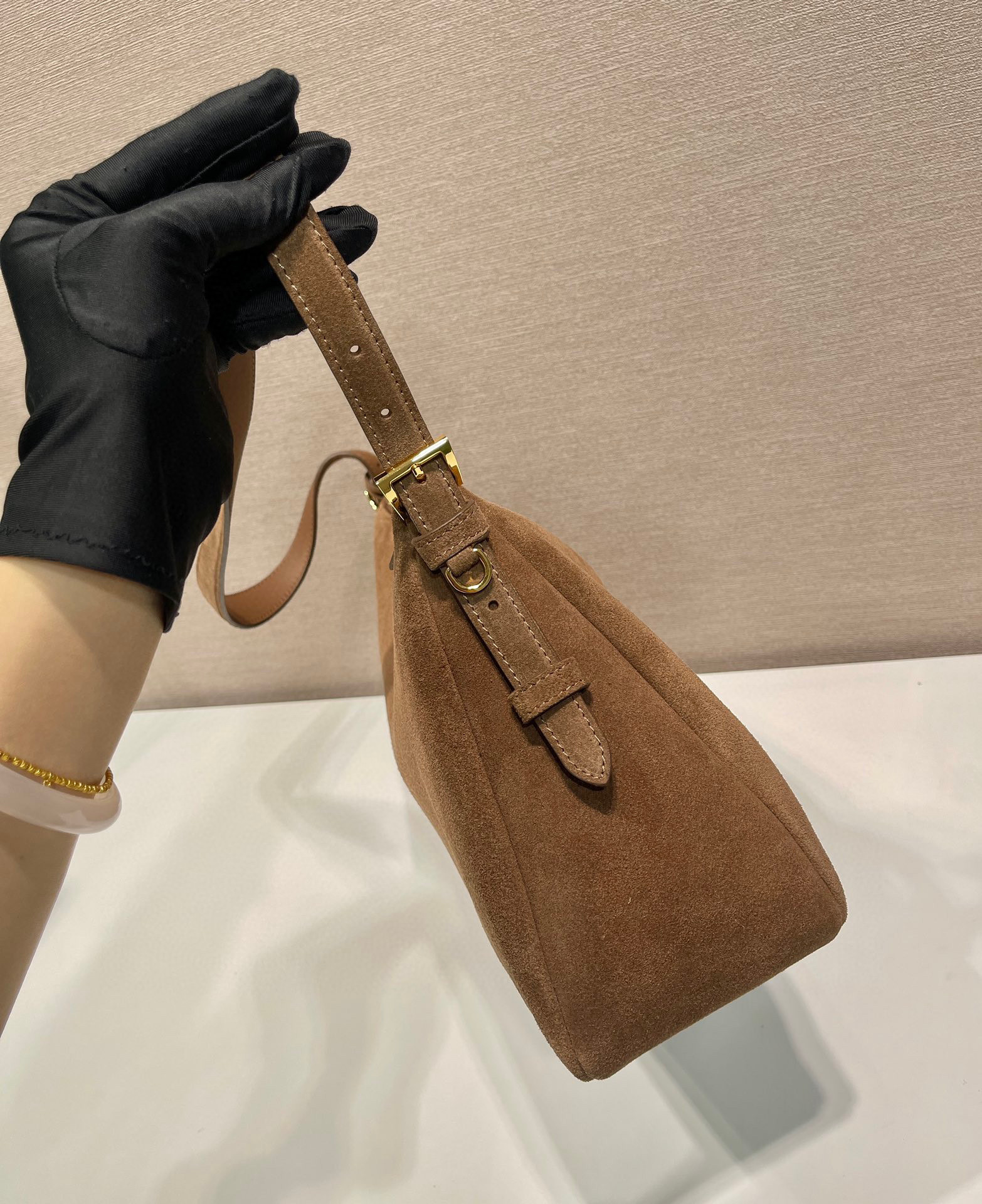 Beg Ketiak Prada Saiz：39*24*12sm