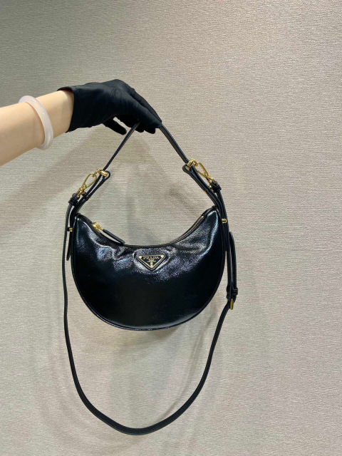 Beg Ketiak Prada Saiz：22.5*18.5*6.5cm