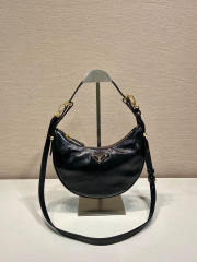 Beg Ketiak Prada Saiz：22.5*18.5*6.5cm