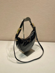 Beg Ketiak Prada Saiz：22.5*18.5*6.5cm