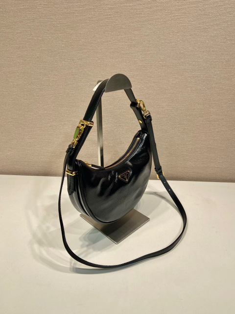 Beg Ketiak Prada Saiz：22.5*18.5*6.5cm