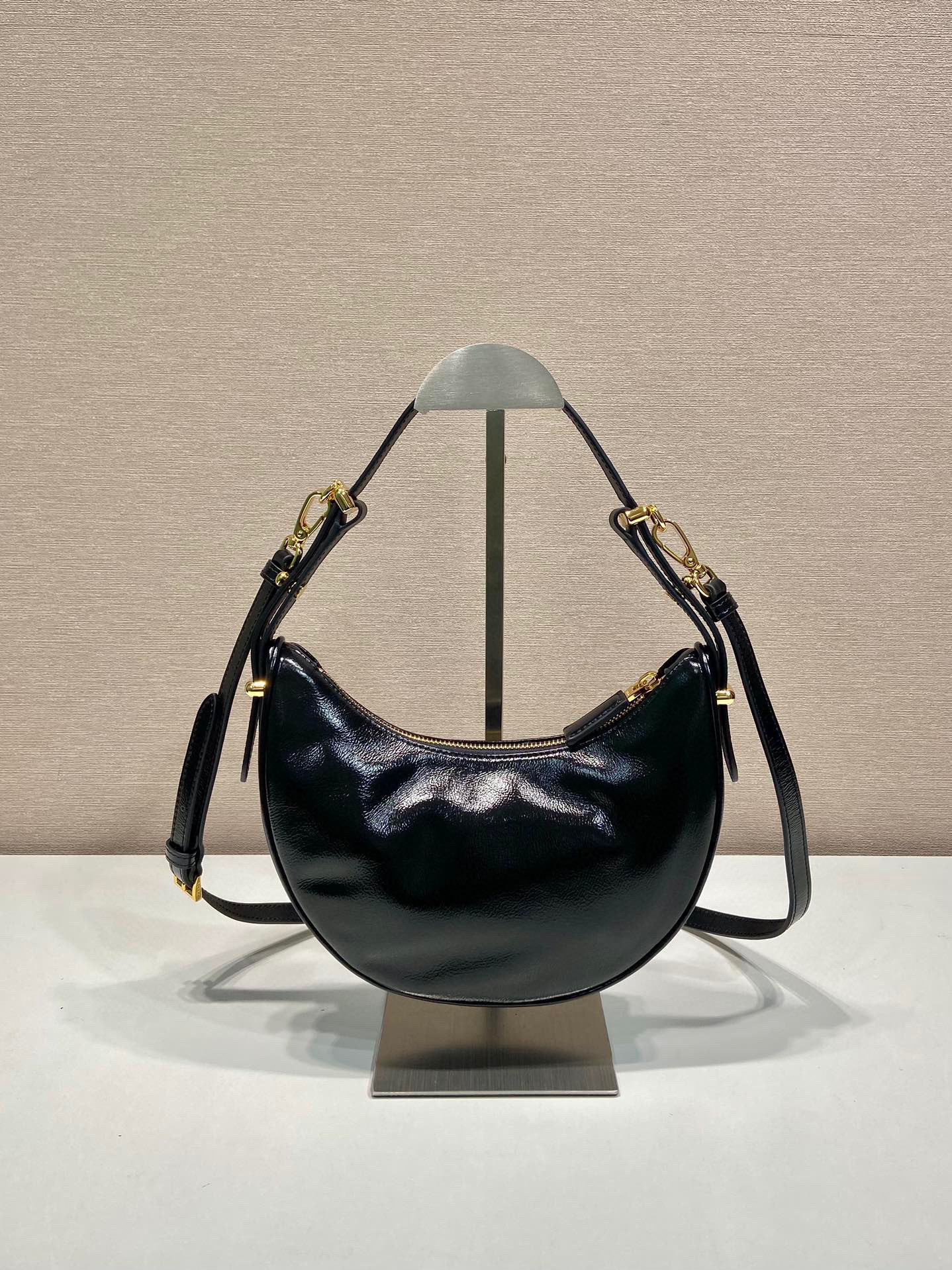 Beg Ketiak Prada Saiz：22.5*18.5*6.5cm