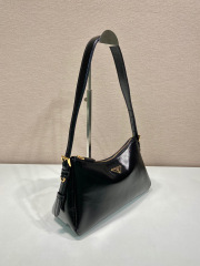 Beg Ketiak Prada Saiz：31*18*10cm