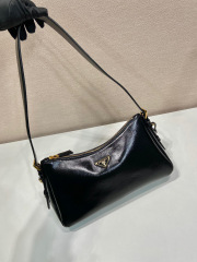 Beg Ketiak Prada Saiz：31*18*10cm