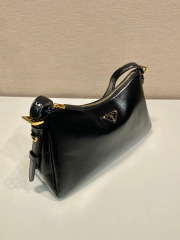 Beg Ketiak Prada Saiz：31*18*10cm