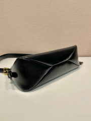 Beg Ketiak Prada Saiz：31*18*10cm