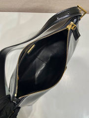 Beg Ketiak Prada Saiz：31*18*10cm