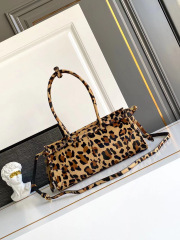 Saiz beg tangan Prada：32*15.5*12sm