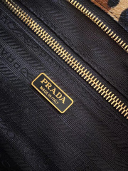 Saiz beg tangan Prada：32*15.5*12sm