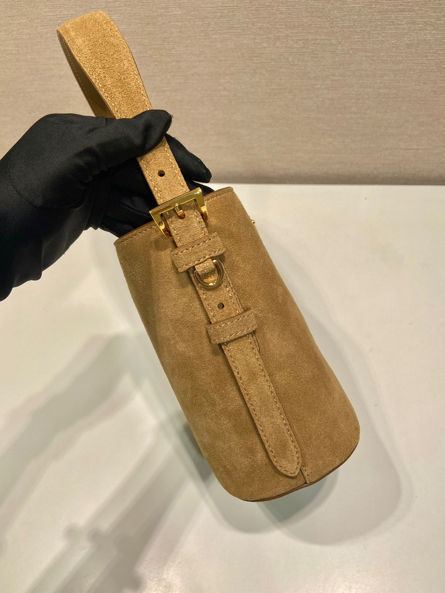 普拉达 尺寸：17*18.5*10.5cm