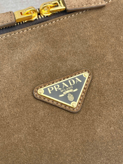 Prada Einzelne Umhängetasche Größe: 28 * 18 * 11 cm