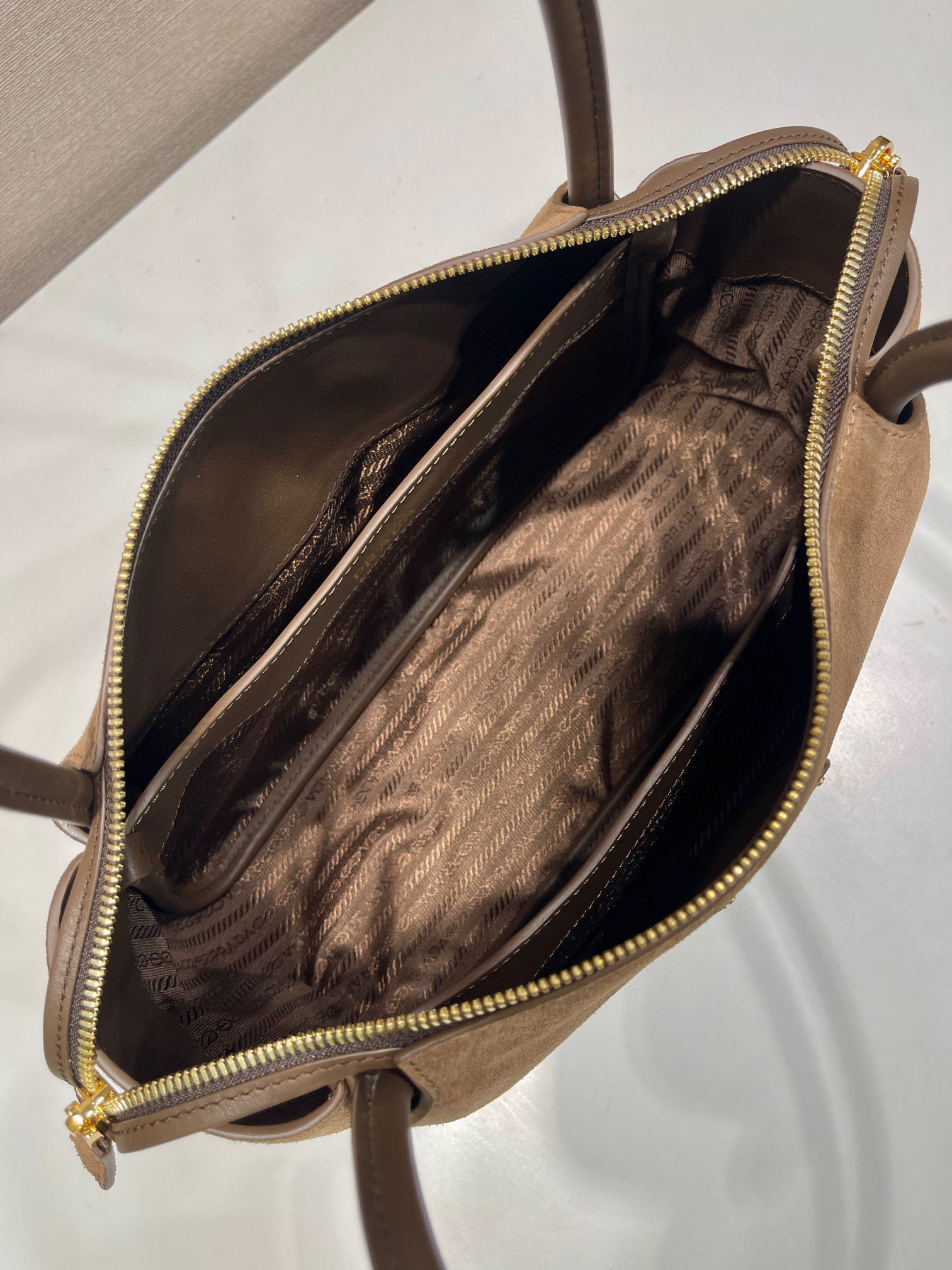 Prada Einzelne Umhängetasche Größe: 28 * 18 * 11 cm