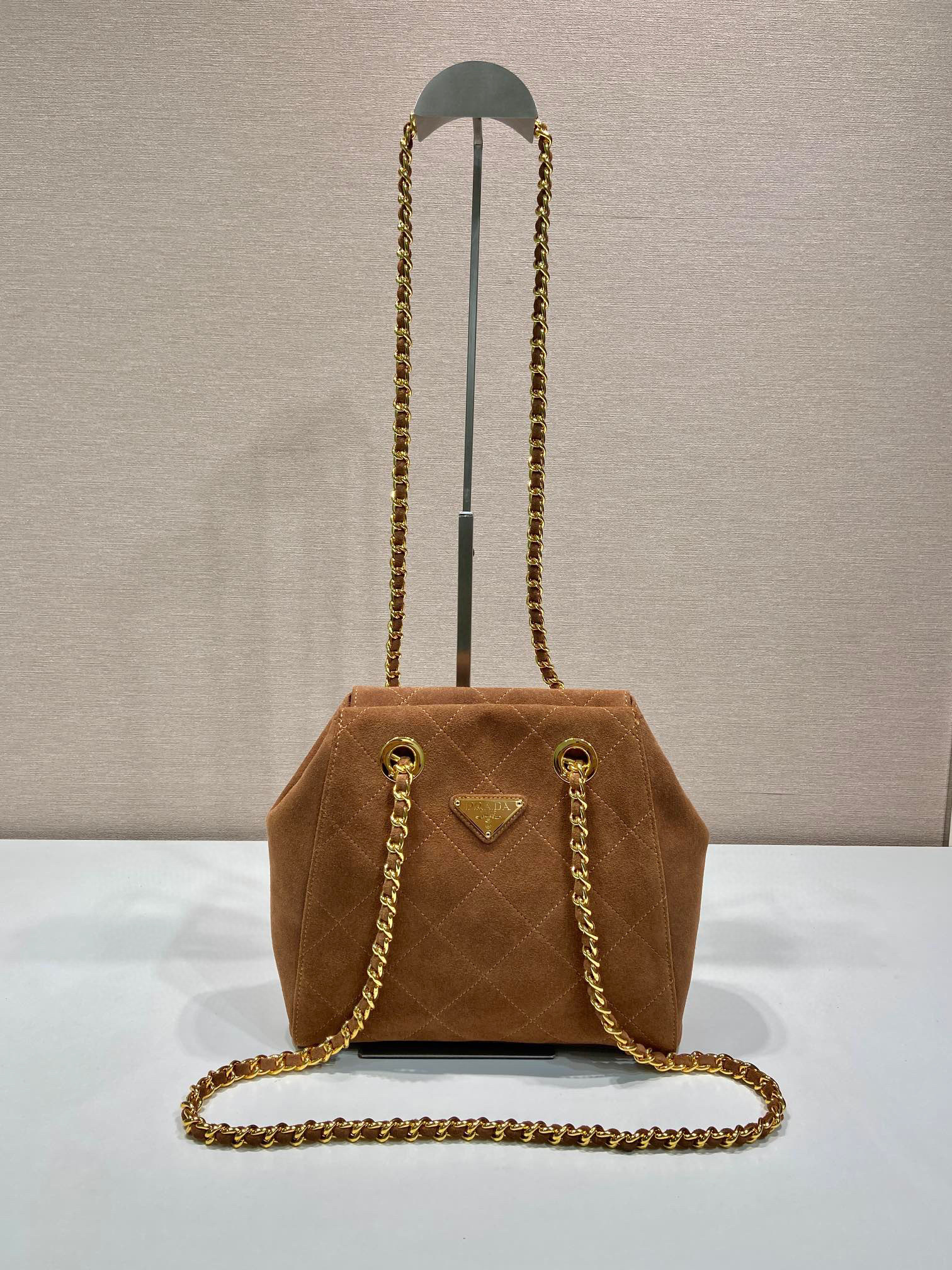 Prada 单肩包 尺寸：24*27*6cm