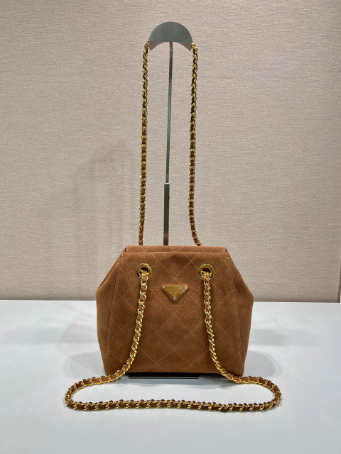 Prada 单肩包 尺寸：24*27*6cm