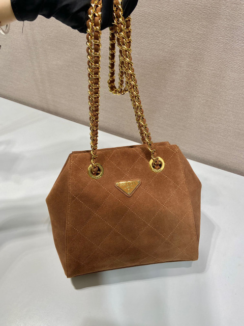 Prada 单肩包 尺寸：24*27*6cm