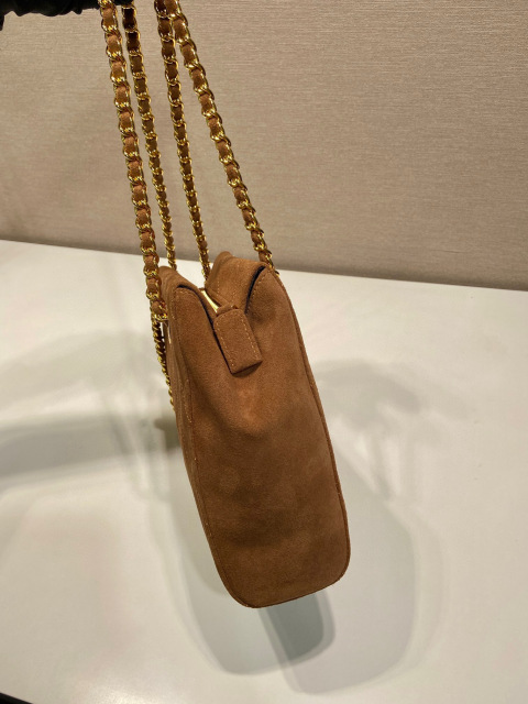 Prada 单肩包 尺寸：24*27*6cm