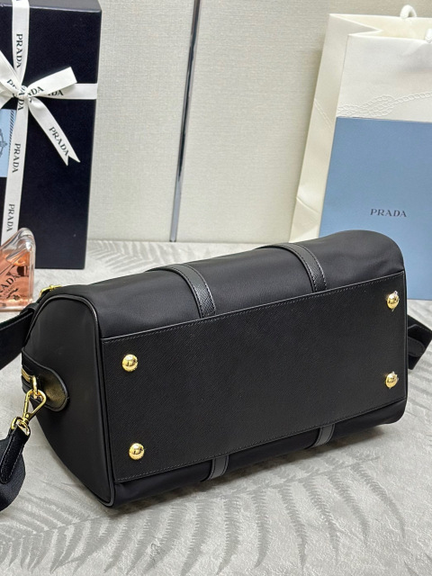 Prada Handtasche Größe: 31 * 17 * 16 cm