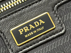 Prada Handtasche Größe: 31 * 17 * 16 cm
