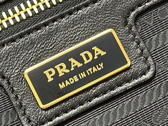 Prada Handtasche Größe: 31 * 17 * 16 cm