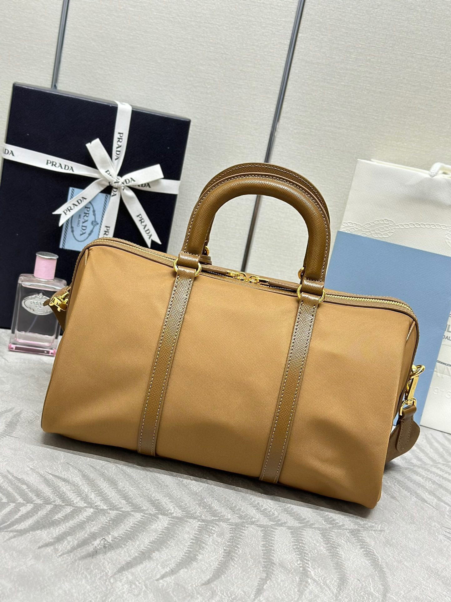 Prada 手袋尺寸：31*17*16cm