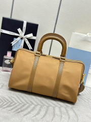 Prada 手袋尺寸：31*17*16cm