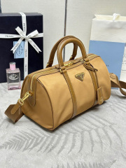Prada 手袋尺寸：31*17*16cm