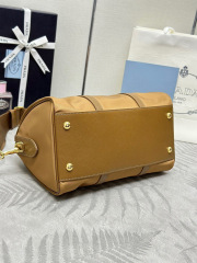Prada 手袋尺寸：31*17*16cm